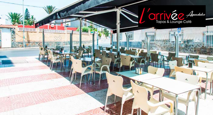 ¡Delicia para tu paladar! Menú Gourmet: 4 Tapas + 4 Bebidas + 2 Postres en L'arrivée Aguadulce