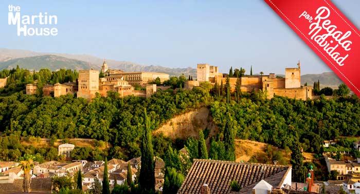 ¡Escapada mágica a Granada! 1 o 2 Noches + Desayuno + Visita Nocturna a La Alhambra 