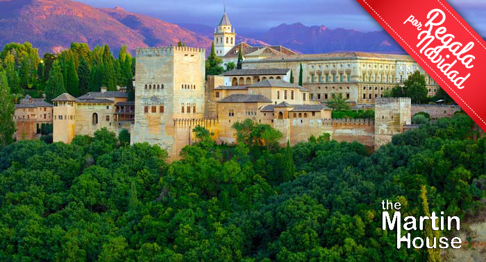 ¡Escapada mágica a Granada! 1 o 2 Noches + Desayuno + Visita Nocturna a La Alhambra 