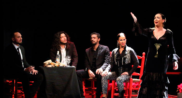 ¡Disfruta del puro arte! Espectáculo 'Zambomba Entre Flamencos' en el Teatro Cervantes