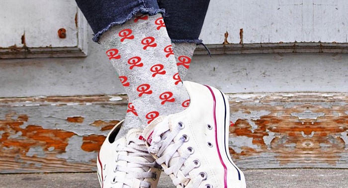 ¡Presume de tu tierra y de look! Regala 2 Pares de Calcetines Estampados con Indalos