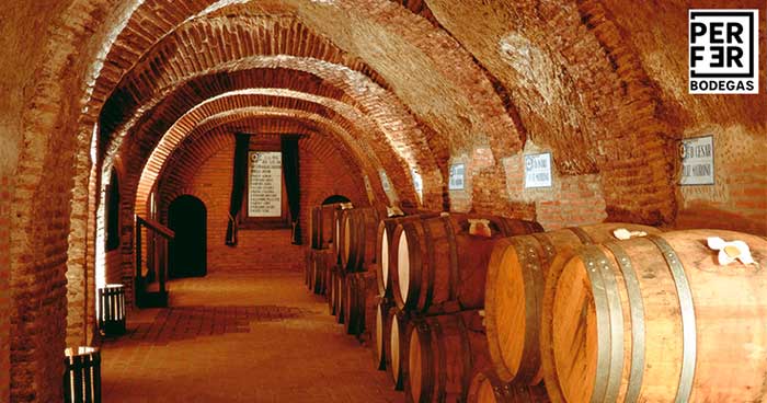 ¡Regala experiencias! Para 2 pax: Visita guiada a Bodegas Perfer + Cata de 3 Vinos + Aperitivo