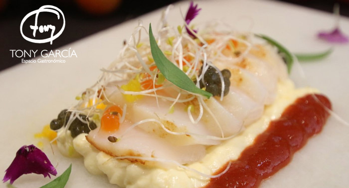 ¡Delicia única! Menú Cocina en Miniatura + 4 Bebidas + Postre del Chef Tony García