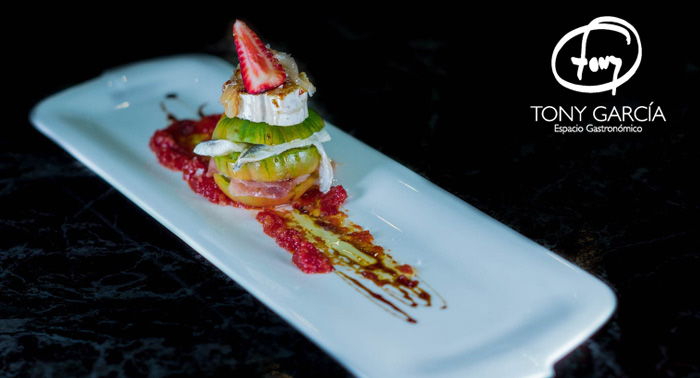 ¡Delicia única! Menú Cocina en Miniatura + 4 Bebidas + Postre del Chef Tony García