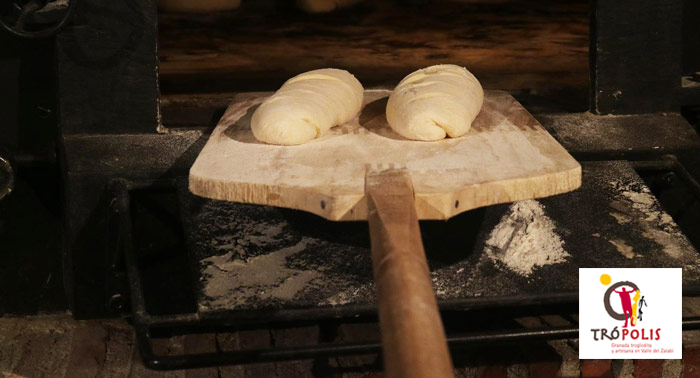 ¡Crea tu propio pan en una cueva! Visita Guiada en el Centro de Interpretación + Taller de Pan 