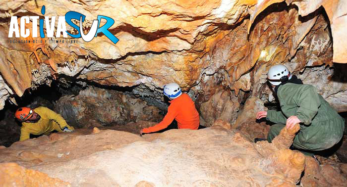¡Explora la Granada subterránea! Espeleología + Fotos en la Cueva de las Latas en Nívar