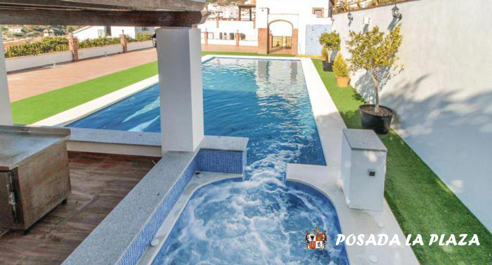 ¡Escapada a la Axarquía Malagueña! 1 Noche + Desayuno + 1h de Piscina y Jacuzzi + Cena