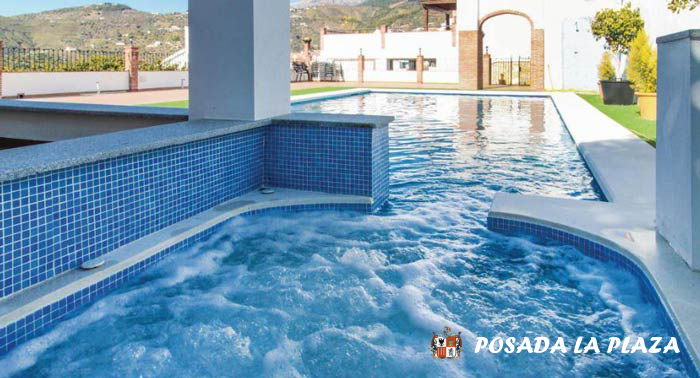 ¡Escapada a la Axarquía Malagueña! 1 Noche + Desayuno + 1h de Piscina y Jacuzzi + Cena