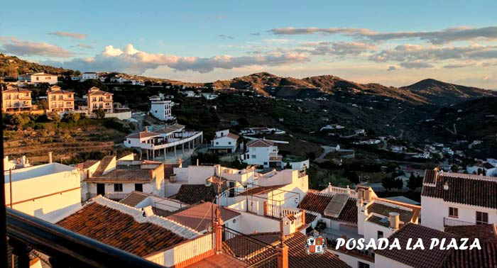 ¡Escapada a la Axarquía Malagueña! 1 Noche + Desayuno + 1h de Piscina y Jacuzzi + Cena