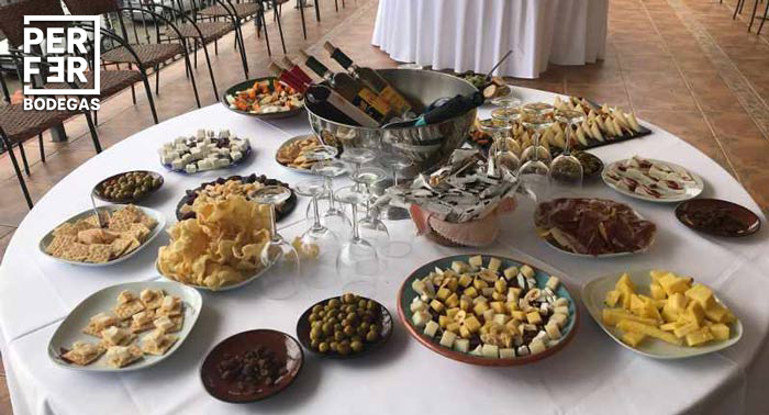 ¡Regala experiencias! Para 2 pax: Visita guiada a Bodegas Perfer + Cata de 3 Vinos + Aperitivo