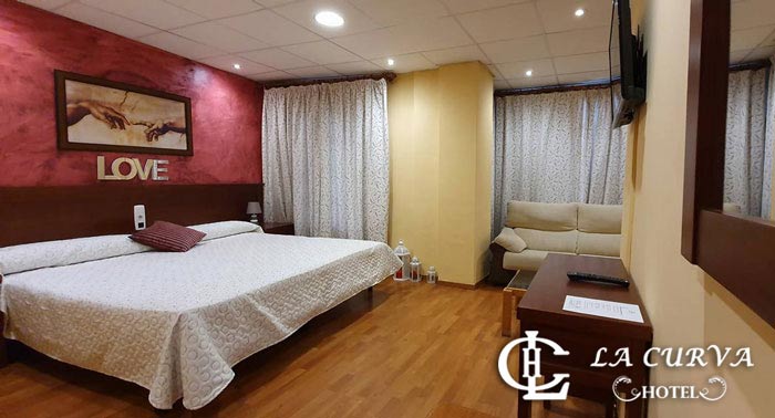 ¡Escapada romántica a Granada! 2 Noches + Detalle de Bienvenida en Hotel La Curva