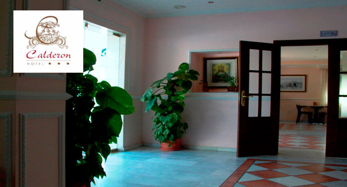 ¡Descubre Granada! Para 2 personas: 1 Noche + Desayuno Continental en Hotel Calderón