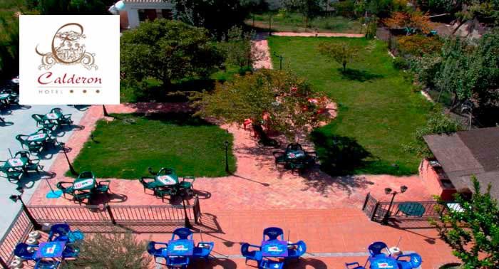¡Descubre Granada! Para 2 personas: 1 Noche + Desayuno Continental en Hotel Calderón