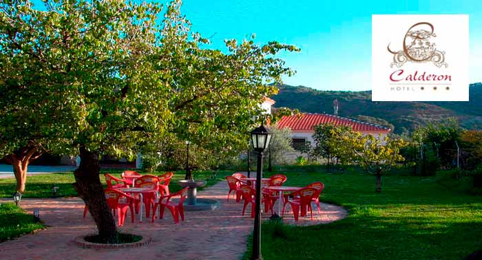 ¡Descubre Granada! Para 2 personas: 1 Noche + Desayuno Continental en Hotel Calderón