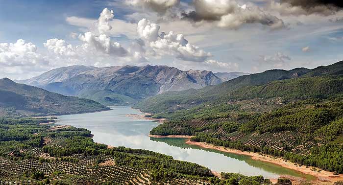 Desconecta en el Parque Natural de Cazorla con 1, 2 o 3 Noches de Hotel y Cena