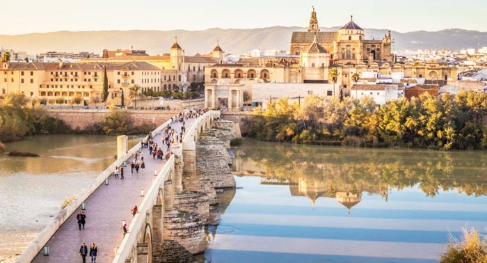 Emociom, Granada. Recorre el Casco Antiguo de Córdoba y pasa 1 Noche en