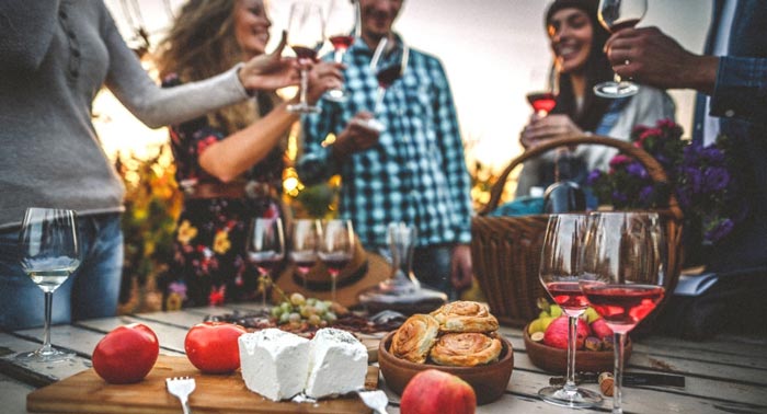Comparte el Sabor del Buen Vino en una Visita Guiada con Cata y Aperitivos en Bodegas Perfer