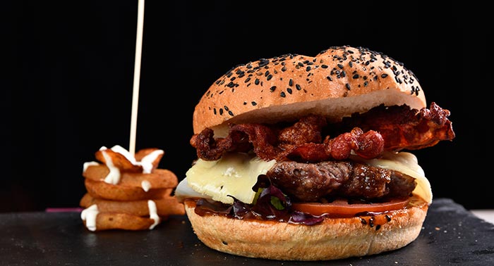 Saborea cada bocado de esta exquisita experiencia gastronómica para 2 en L'arrivée Aguadulce
