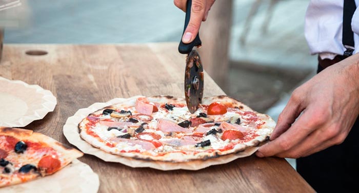 ¡Mamma Mia! Experiencia Gastronómica Italiana con 2 Pizzas y 2 Bebidas
