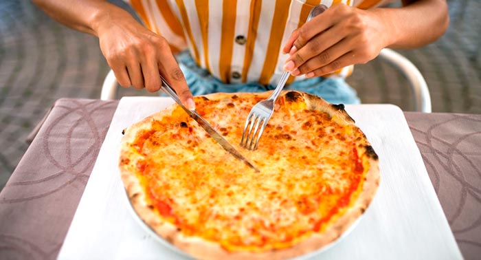 ¡Mamma Mia! Experiencia Gastronómica Italiana con 2 Pizzas y 2 Bebidas