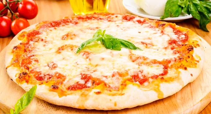 Auténticos Sabores de Italia en El Ejido: 2 Pizzas Saladas + 1 Pizza de Nutella + 2 Bebidas
