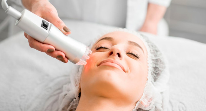 Descubre el Lifting sin cirugía con esta Radiofrecuencia Facial y Máscara LED 