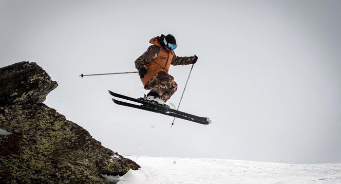 ¡Experiencia inolvidable en Sierra Nevada! Curso Grupal de Ski/Snow + Equipo