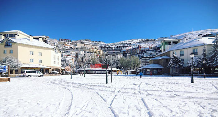 ¡Experiencia inolvidable en Sierra Nevada! Curso Grupal de Ski/Snow + Equipo