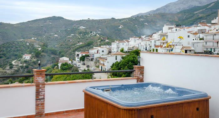Regala una escapada romántica a la Axarquía Malagueña: 2 noches con Jacuzzi privado