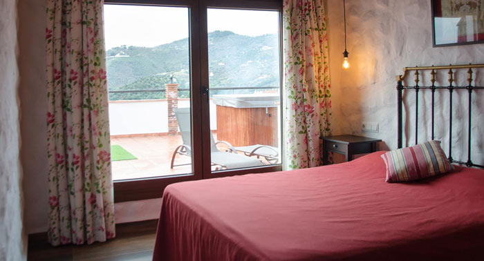 Regala una escapada romántica a la Axarquía Malagueña: 2 noches con Jacuzzi privado