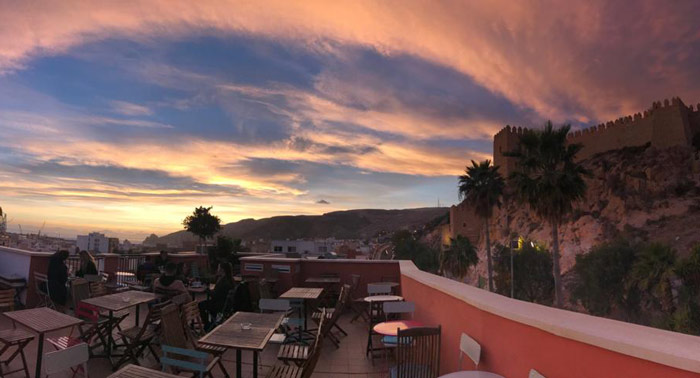 Cautiva a tus sentidos con este sorprendente Menú Árabe con vistas a la Alcazaba de Almería