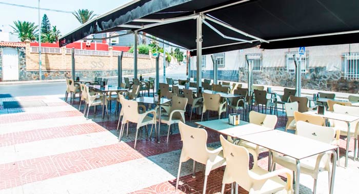 ¡Delicia para tu paladar! Menú Gourmet: 4 Tapas + 4 Bebidas + 2 Postres en L'arrivée Aguadulce