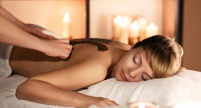 El mejor regalo: Peeling + masaje de chocolaterapia o Ritual de lujo de Natura Bissé