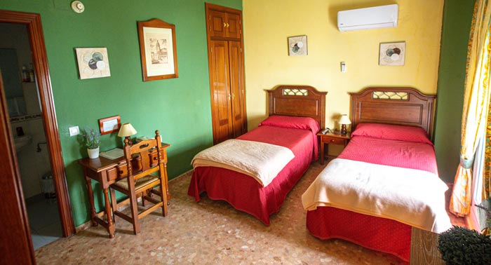 ¡Escapada romántica a Ronda! 2 Noches + Desayuno + Parking en Hotel Arunda II