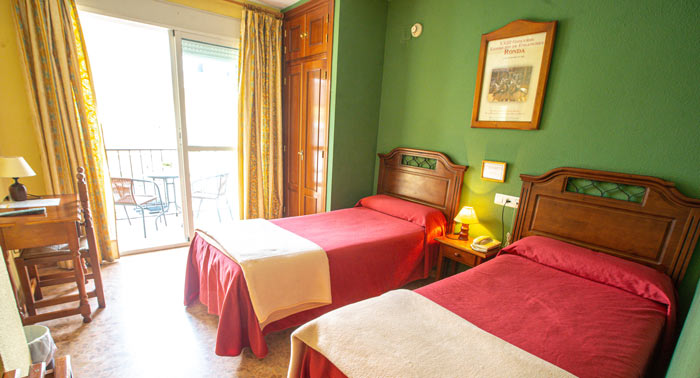 ¡Escapada romántica a Ronda! 2 Noches + Desayuno + Parking en Hotel Arunda II