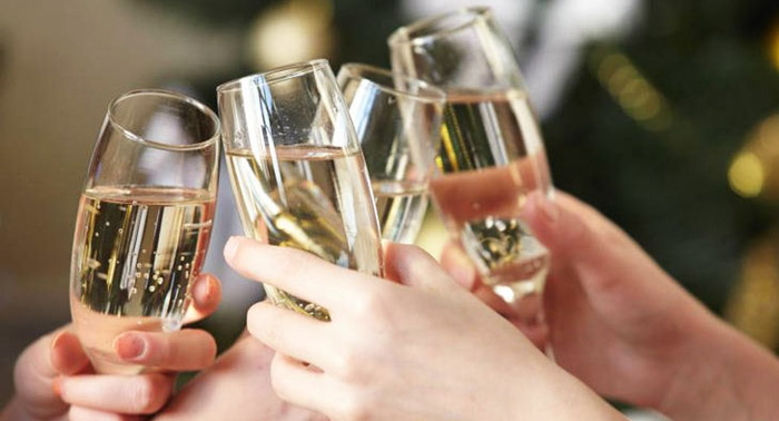 ¡Diviértete con tus amigas! Beauty Party con Fotos + Taller Automaquillaje + Canapés + Cava