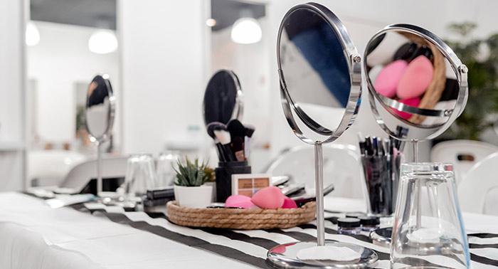 ¡Diviértete con tus amigas! Beauty Party con Fotos + Taller Automaquillaje + Canapés + Cava