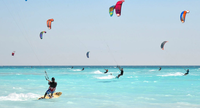 Descubre el deporte de moda y diviértete Bautismo de KiteSurf en clases privadas