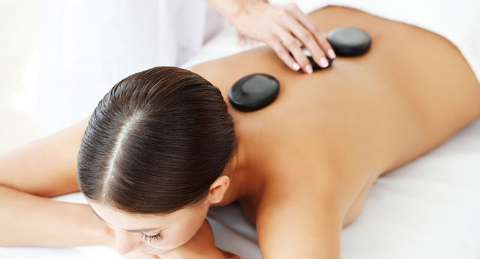 ¡El regalo más dulce! Masaje relajante con Piedras Calientes y Chocolate 