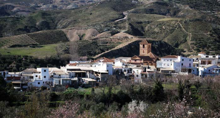 ¡Descubre Bérchules! Para 2 personas: 1 Noche + Desayuno o MP + Visita a Finca y Ganadería
