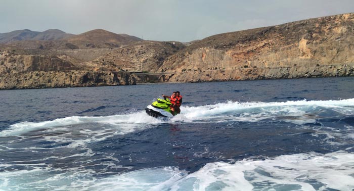 ¡Adrenalina en Alta Mar! Para 2 personas: 60min en Moto Acuática + Reportaje Fotográfico 