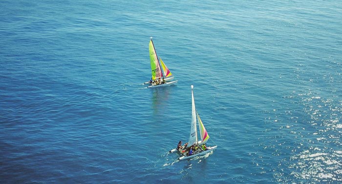 ¡Navega por los mares! Para 2 o 4 personas: Excursión en Catamarán durante 1h + Fotos en Motril