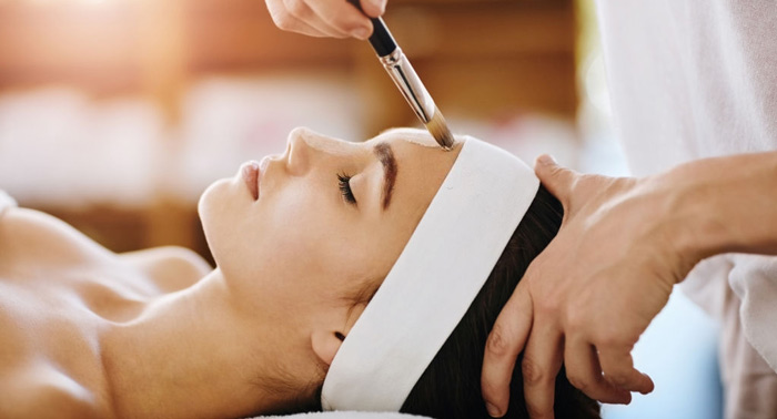 El último milagro en medicina estética: Terapia Fotobiodinámica Facial + Peeling médico