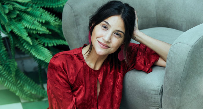 ¡Déjate llevar y siente la magia en el concierto de Georgina León! 