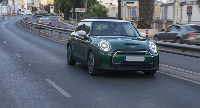 Descubre una nueva forma de conocer Almería al volante de un Mini Cooper S Electric