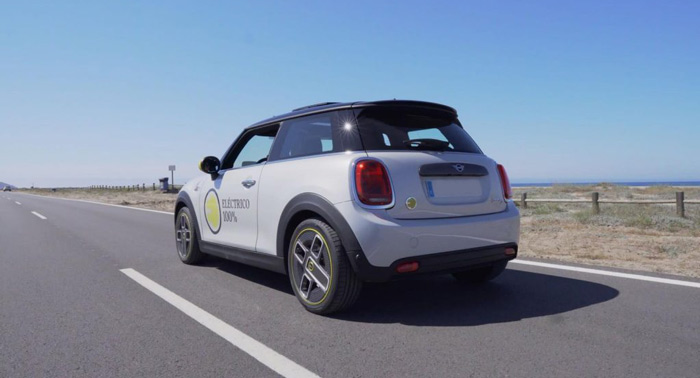 Descubre una nueva forma de conocer Almería al volante de un Mini Cooper S Electric