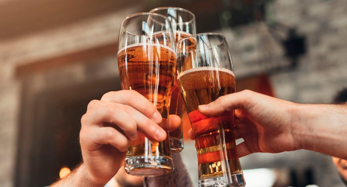 Delicioso plan: 2 Hamburguesas Gourmet + Patatas + 2 Bebidas + Brownie en Santa Mónica