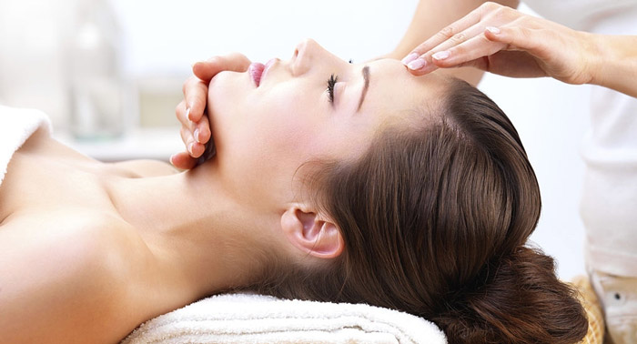 Luce Rostro con este Lifting Facial Ayurvédico con Aceites Esenciales en Ayurfeel