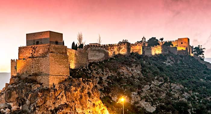 Conoce las Calles de Almería con este Escape Room Exterior con Regalo y Foto de Recuerdo 