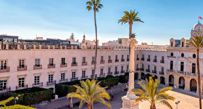 Conoce las Calles de Almería con este Escape Room Exterior con Regalo y Foto de Recuerdo 